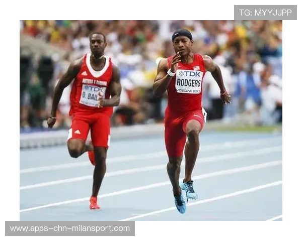 游泳百米冲刺，全场屏息：见证速度与激情的极致碰撞