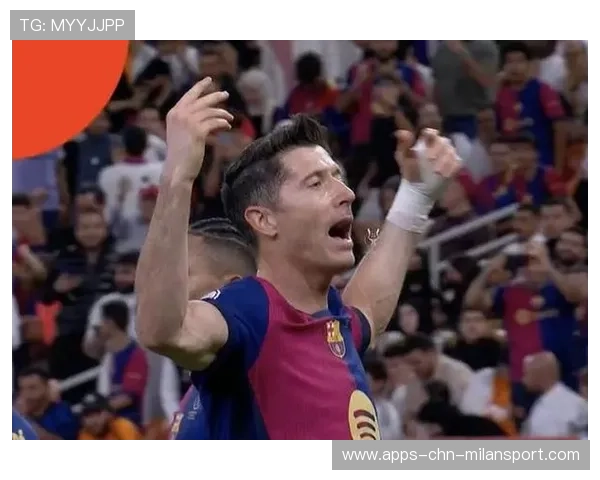 巴萨点球战术浮现成效，莱万稳稳命中点球点